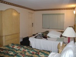 04 hotel room